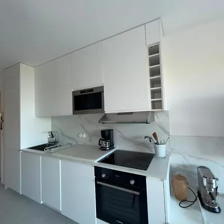 Apartment 19 Les Carolines 2 *