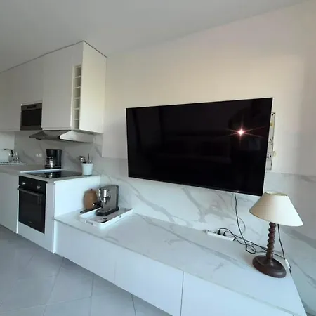 19 Les Carolines 2 Apartment