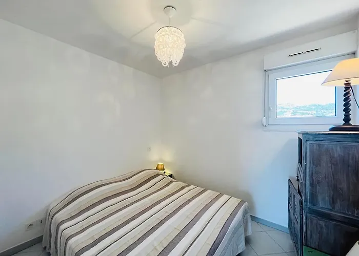 Apartment 19 Les Carolines 2 *