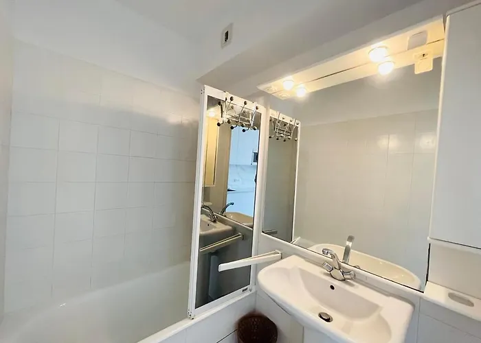 19 Les Carolines 2 Apartment *